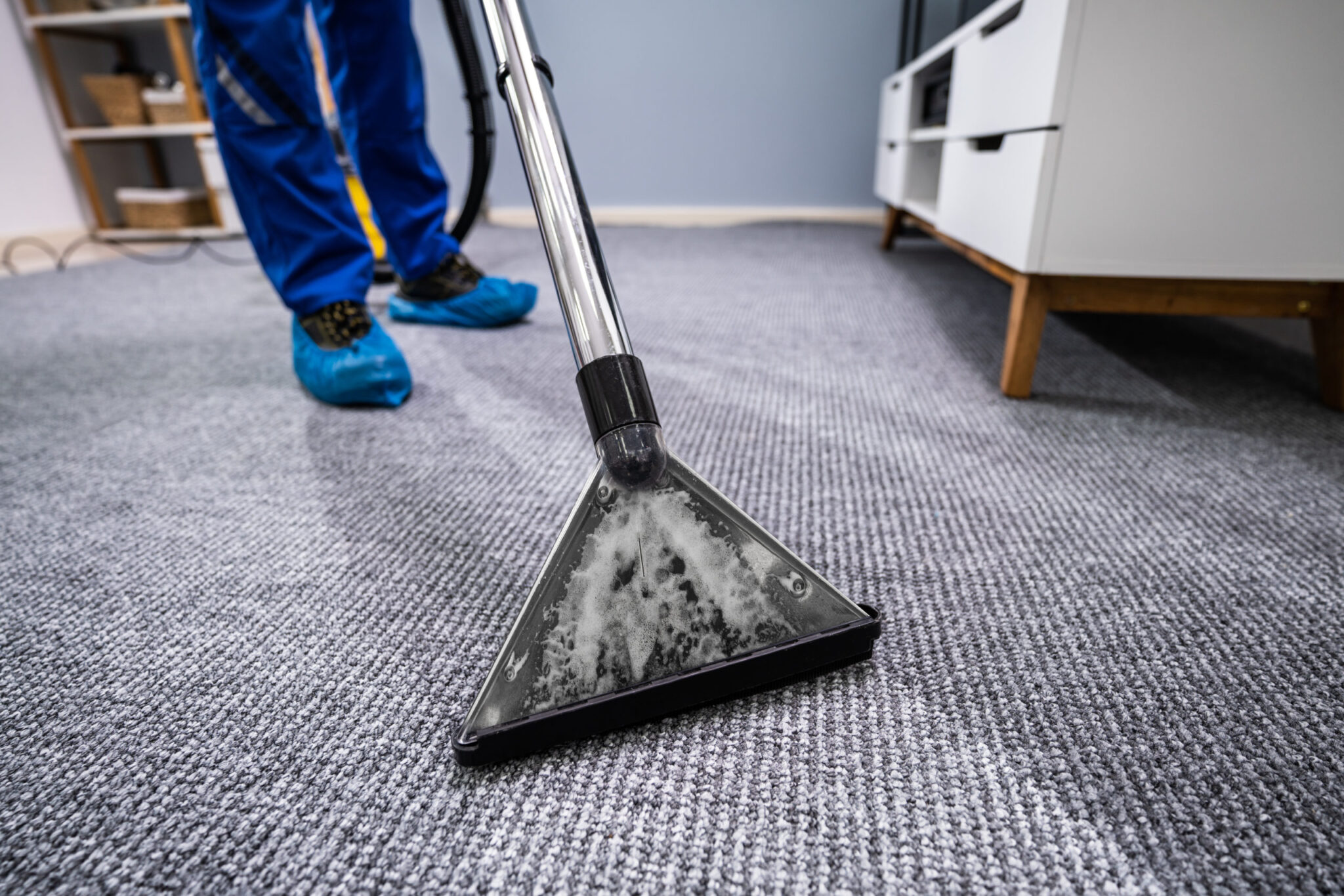 Deep cleaning office carpet